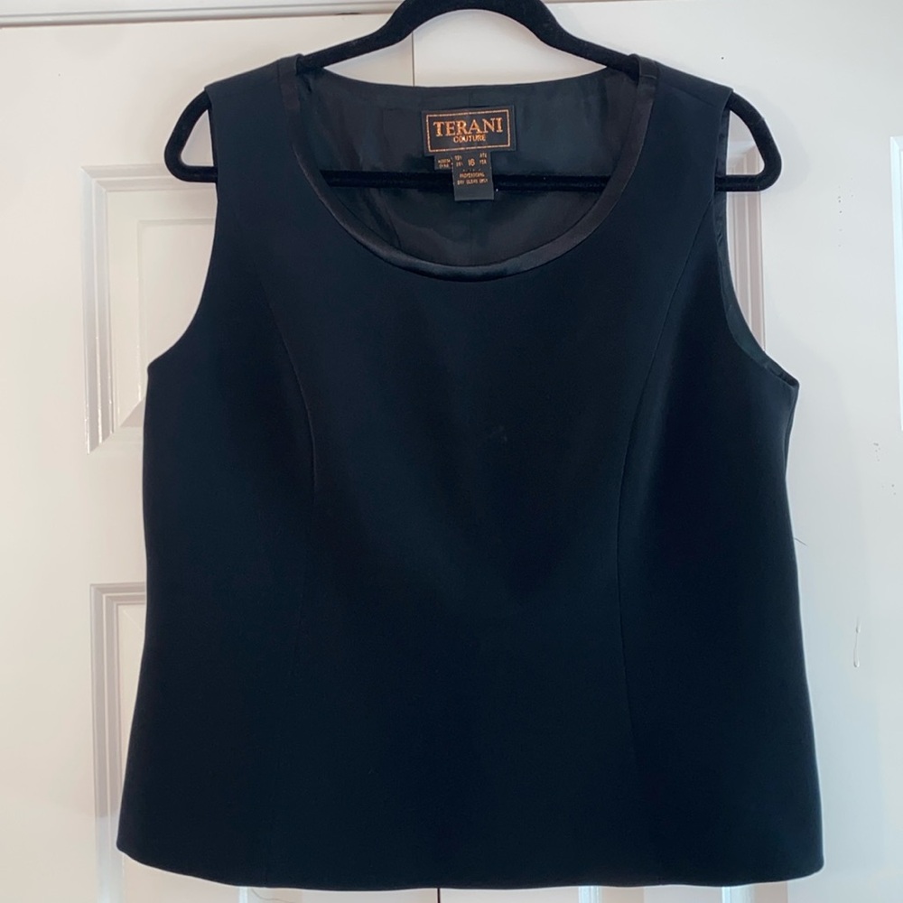Terani Couture Scoopneck sleeveless top